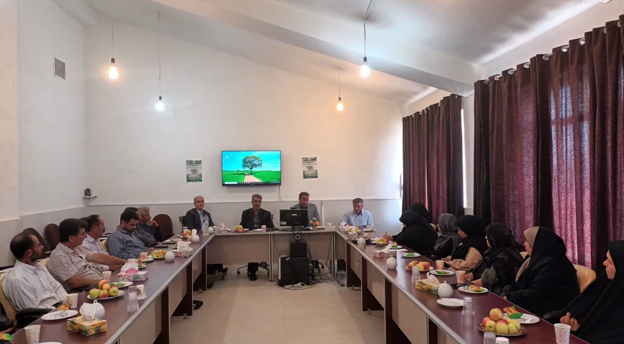 نخستین جلسه اولیاومربیان هنرستان شاهوار با حضور خانوادهها، مسئولان و مدرسان برگزار شد